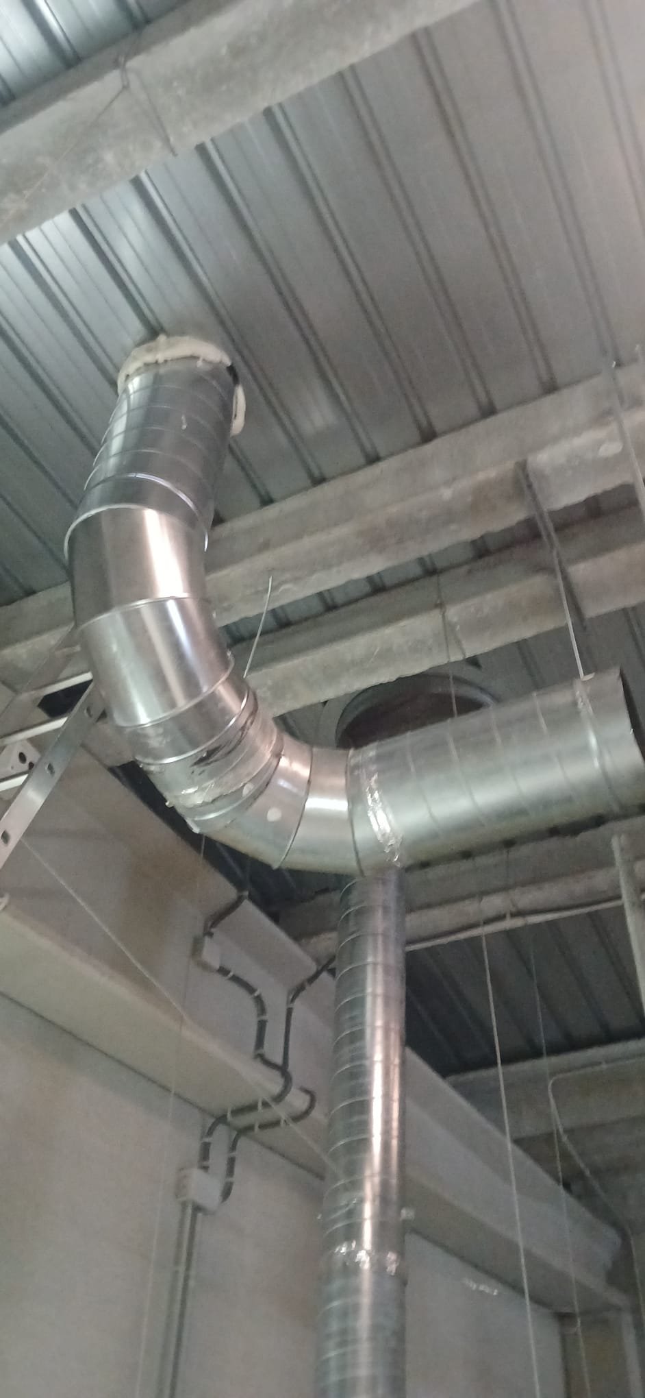 Conductos de ventilación industrial instalados